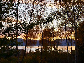 Zonsondergang vanuit de tuin, oktober 2004